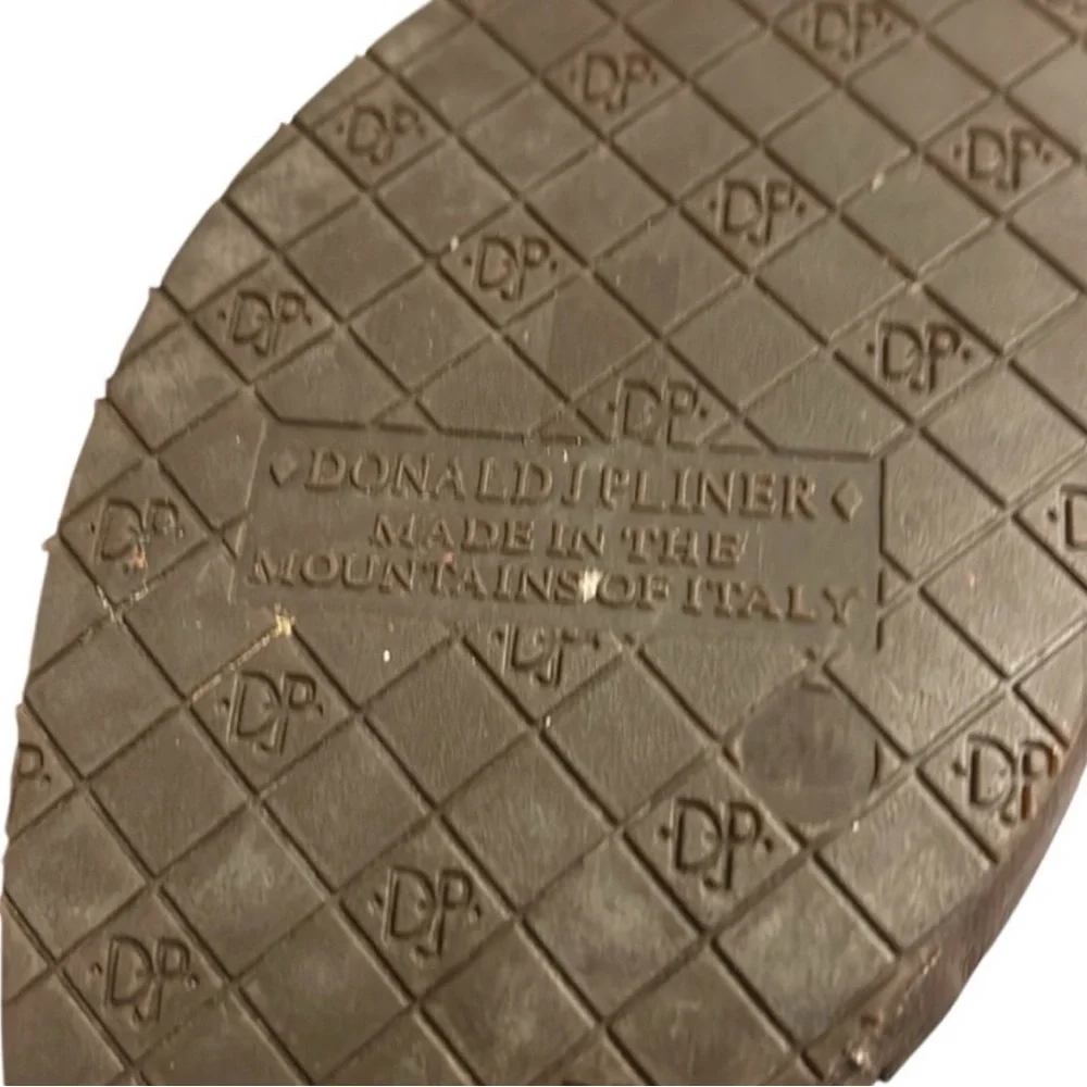 Donald J. Pliner Vage T-Strap Wedge Sandals in Bronze Leather 8N - Picture 6 of 8